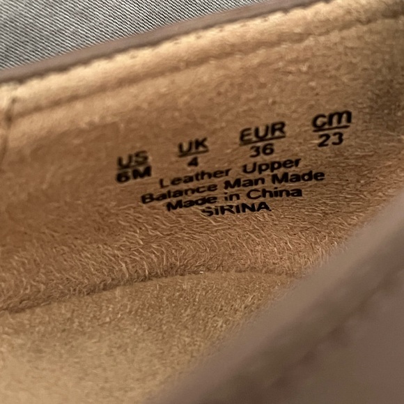 Naturalizer tan leather flat with chain on toe size 6M - Picture 5 of 6